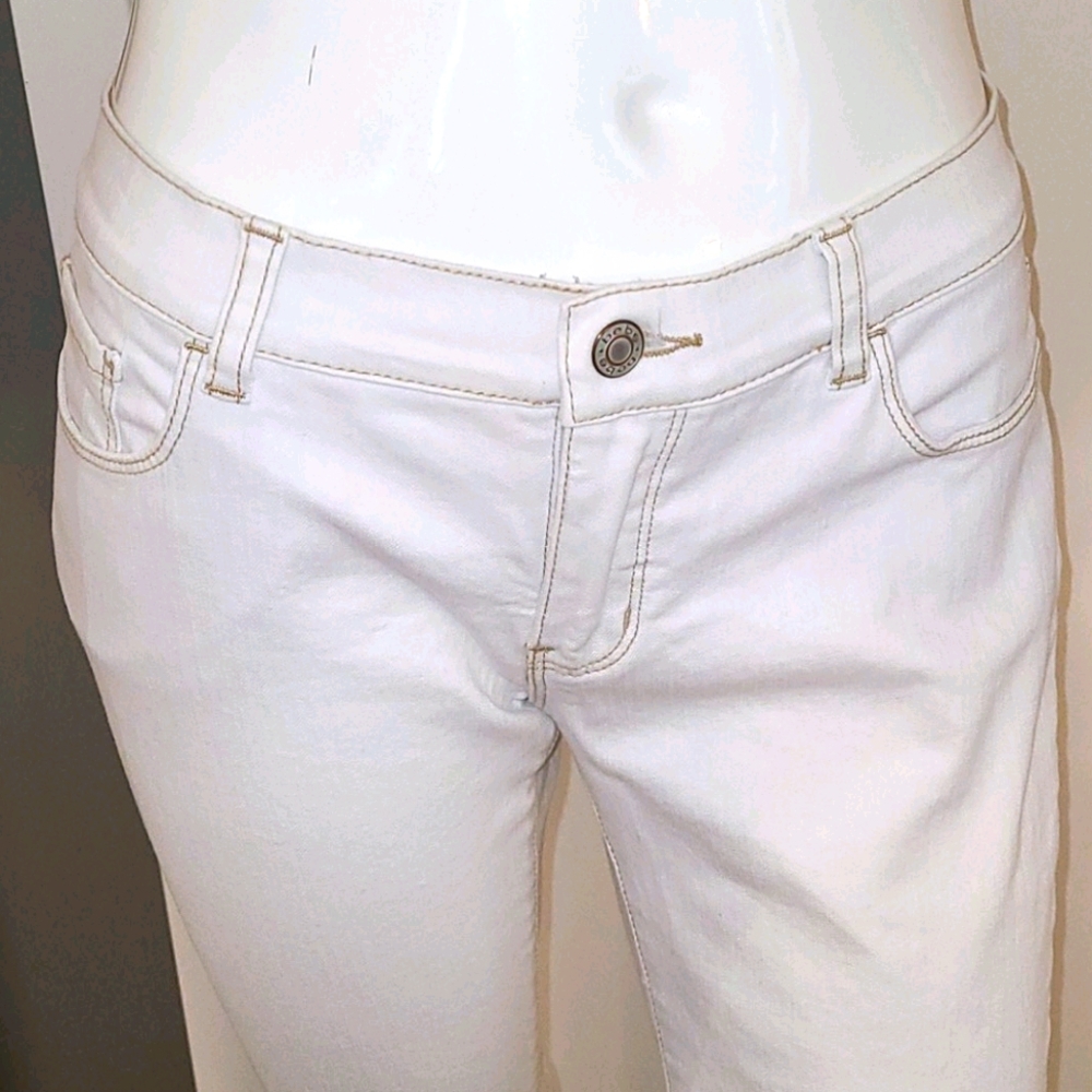 BEBE ♥ White Coral Design Bell Bottom Jeans - NWOT - Picture 6 of 12